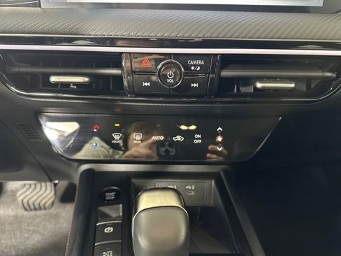 Certified 2025 Nissan Kicks SR image 23