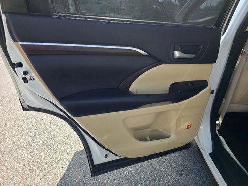 Used 2015 Toyota Highlander Limited image 32