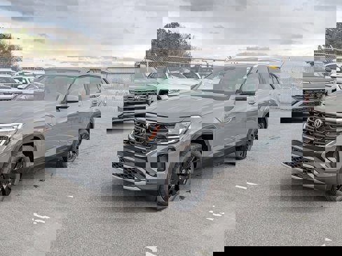 New 2025 Volkswagen Atlas Cross Sport SE image 7