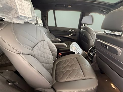 Used 2026 BMW X7 xDrive40i w/ M Sport Package image 32