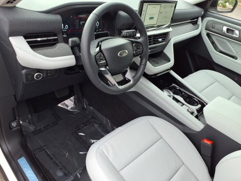 New 2025 Ford Explorer Platinum image 4
