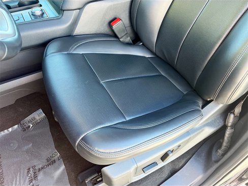 Used 2024 Ford Expedition Max XLT image 19
