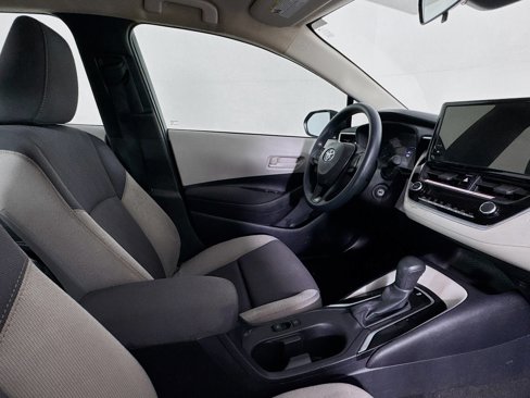 Used 2025 Toyota Corolla LE image 27