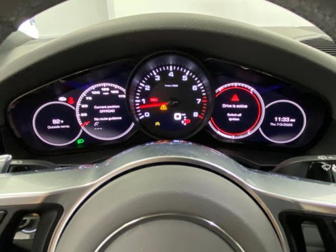 Used 2021 Porsche Cayenne image 33