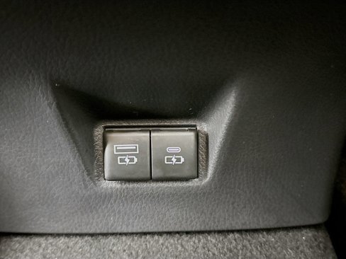 Used 2025 Toyota Camry SE image 24