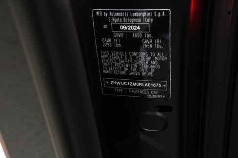Used 2024 Lamborghini Revuelto image 29