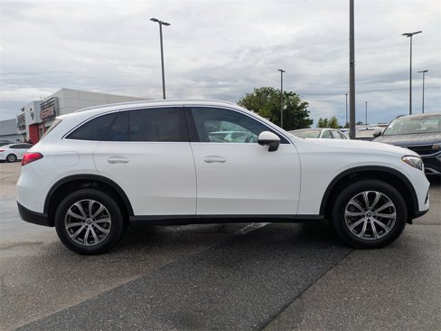 Used 2025 Mercedes-Benz GLC 300 4MATIC image 2