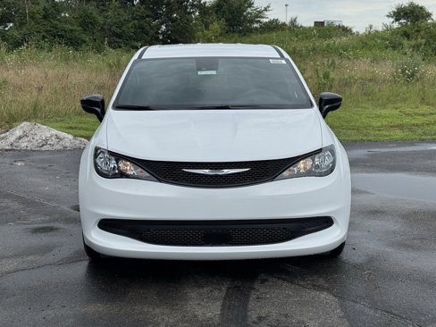 New 2025 Chrysler Voyager LX image 7