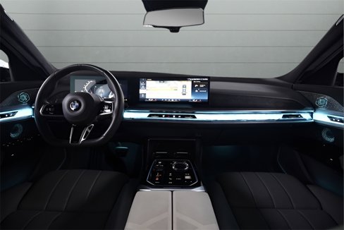 Used 2023 BMW 760i xDrive image 41