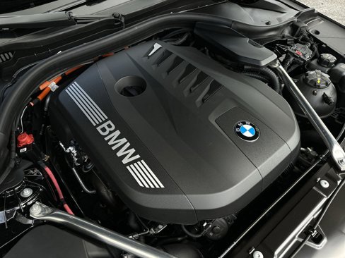 New 2026 BMW 550e xDrive w/ Executive Package image 30