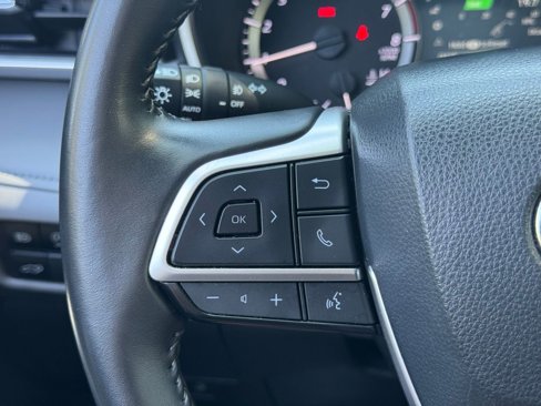 Certified 2024 Toyota Highlander XLE image 25