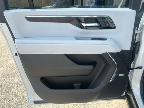 New 2025 Chevrolet Suburban Premier image 45