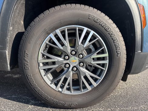 Used 2025 Chevrolet Traverse LT image 9
