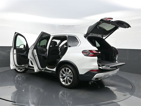 Used 2024 BMW X5 xDrive40i w/ Premium Package image 40
