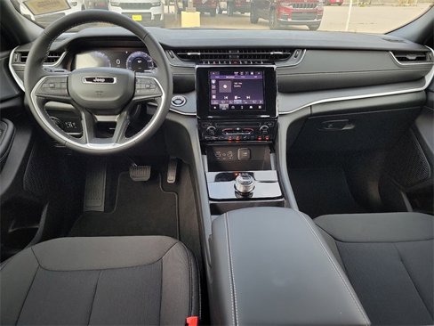 New 2025 Jeep Grand Cherokee L Laredo image 9