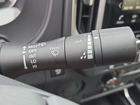 Used 2025 Nissan Frontier SV image 28
