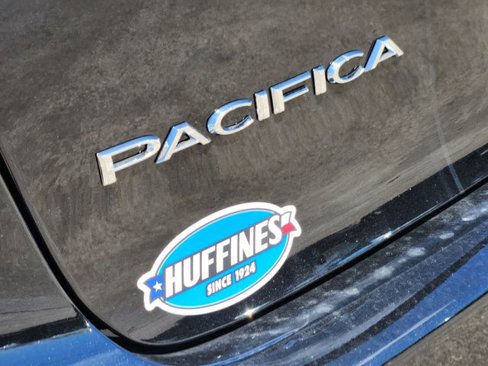 New 2025 Chrysler Pacifica Select image 8
