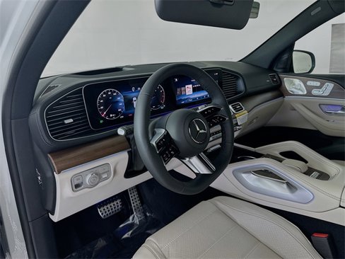 New 2026 Mercedes-Benz GLS 580 4MATIC image 9