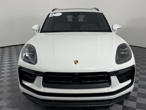 Certified 2025 Porsche Macan image 6