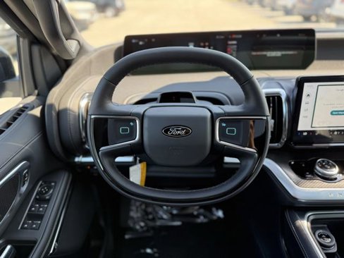 New 2025 Ford Expedition Platinum image 16