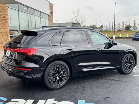 Used 2024 Audi Q8 e-tron Prestige image 38