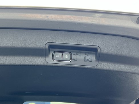 Used 2022 Ford Explorer Limited w/ Equipment Group 301A image 29