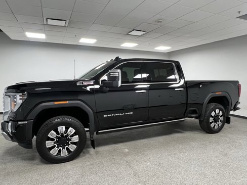 Used 2024 GMC Sierra 3500 Denali w/ Technology Package image 7