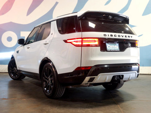 Used 2020 Land Rover Discovery Landmark image 2