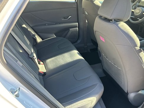 Used 2025 Hyundai Elantra SEL image 15