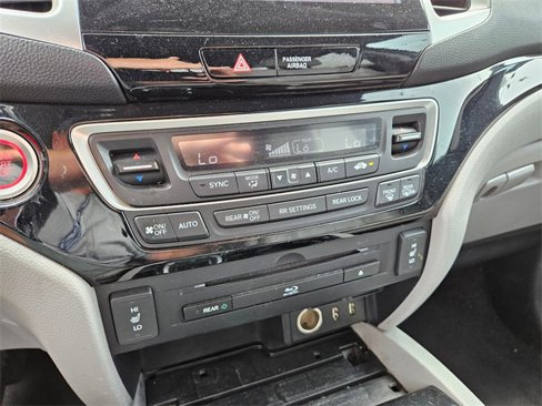 Used 2016 Honda Pilot Touring image 22