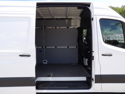 Used 2025 Mercedes-Benz Sprinter 2500 image 25