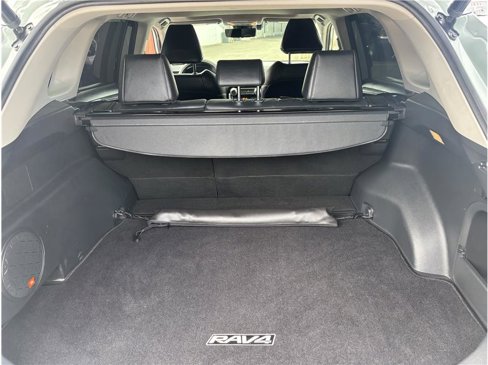 Used 2021 Toyota RAV4 XLE Premium image 10