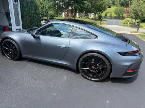 Used 2025 Porsche 911 Carrera image 3
