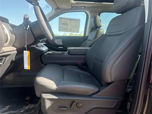 New 2025 Ford Expedition Active image 10