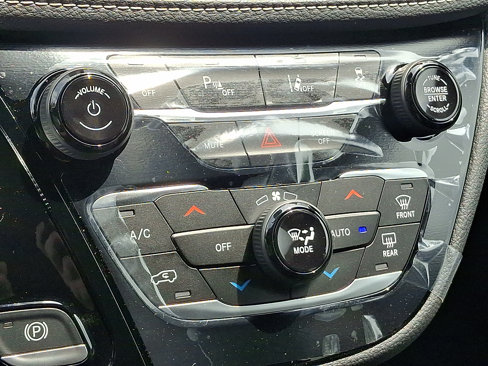 New 2026 Chrysler Pacifica Select image 10