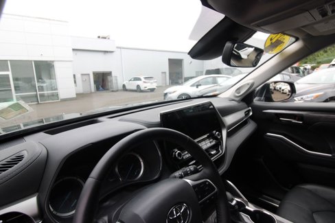 Used 2022 Toyota Highlander Platinum image 12