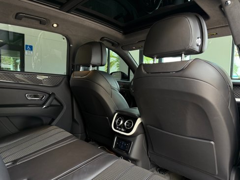 Used 2020 Bentley Bentayga Design Series image 40