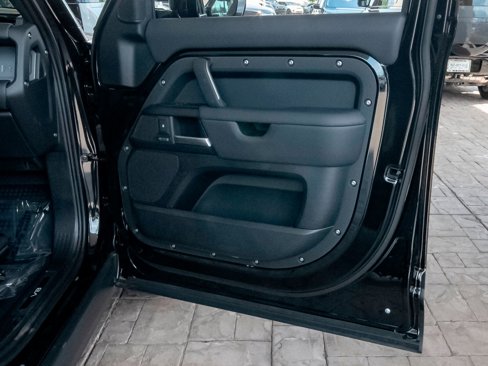 New 2025 Land Rover Defender 110 V8 image 43