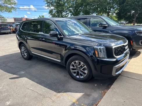 Used 2023 Kia Telluride LX image 1