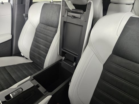 New 2025 Mitsubishi Outlander SE image 29