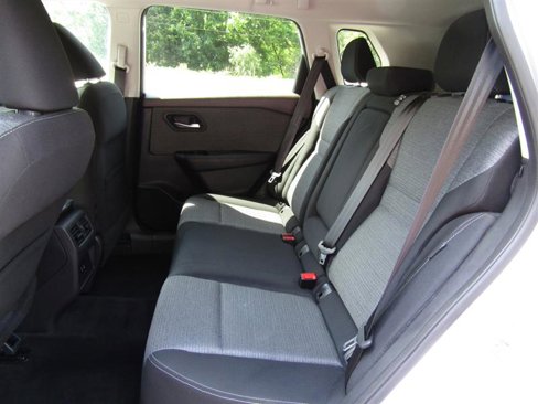 Used 2022 Nissan Rogue SV image 26
