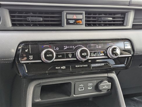 Used 2025 Honda Pilot EX-L image 18