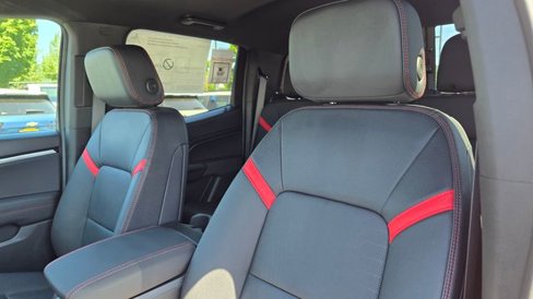 New 2025 Chevrolet Colorado Z71 w/ Midnight Edition image 18