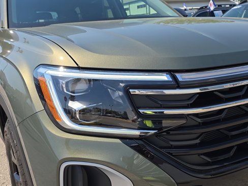 New 2025 Volkswagen Atlas Peak Edition SE image 7
