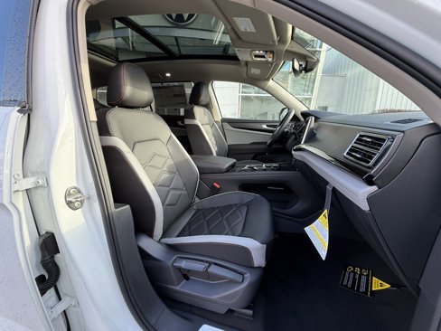 New 2025 Volkswagen Atlas Peak Edition SE image 28