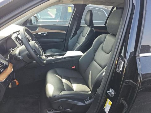 Certified 2025 Volvo XC90 B6 Plus image 4