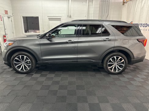 Used 2025 Ford Explorer ST-Line image 6