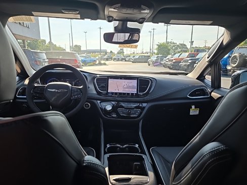 New 2026 Chrysler Pacifica Limited w/ S Appearance Package image 21