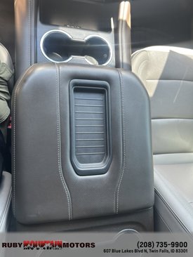 Used 2022 GMC Yukon SLT w/ SLT Premium Package image 29