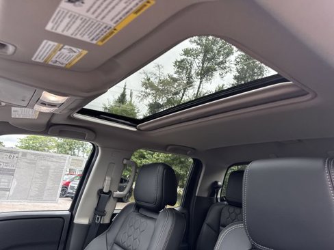 New 2025 Nissan Frontier SL image 7